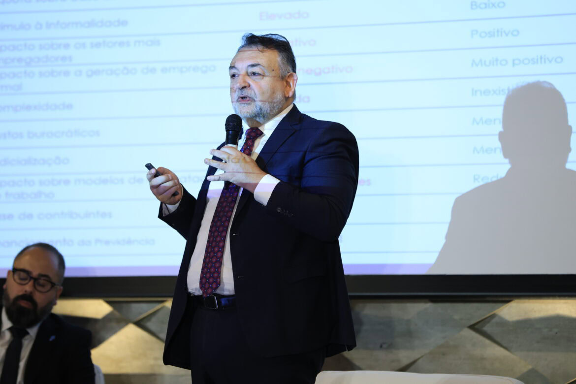 Vice-presidente da FENACON, Reynaldo Lima, falou sobre tributação do Simples e pejotização. (Foto: reprodução/FPE)