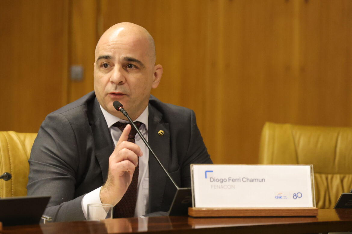 Diogo Chamun acompanha discussões sobre fim da escala 6×1 e Reforma Tributária em reunião da CBS na CNC